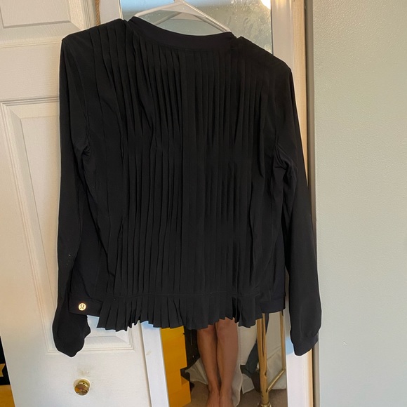 Lululemon Zip Up Jacket - Picture 4 of 6